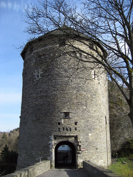 ES8